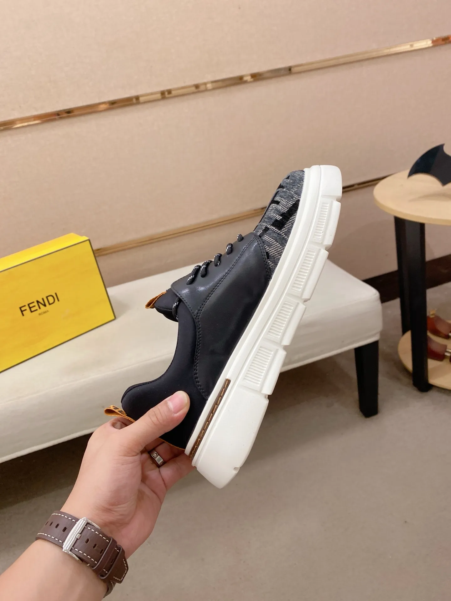Men's shoes 💰 420💰 (fendi) New style 👊🏻 upper 🇮🇹 imported cowhide fabric 🇩🇪 lining imported sheepskin lining. The original outsole is molded to highlight the identity of every man, and the upper foot is elegant and stable🚶🏻🚶🏻The high-end custom counters reproduce the original version📯No matter the wind or rain, the shoe last remains unchanged and can withstand the verification of time🔍️,🔵 Size: 38-44